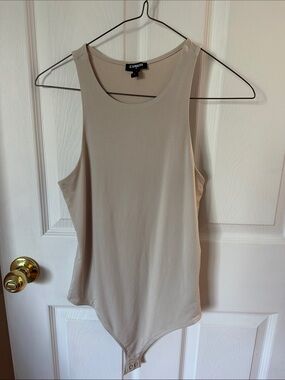 Express Sleeveless Bodysuit in Light Beige